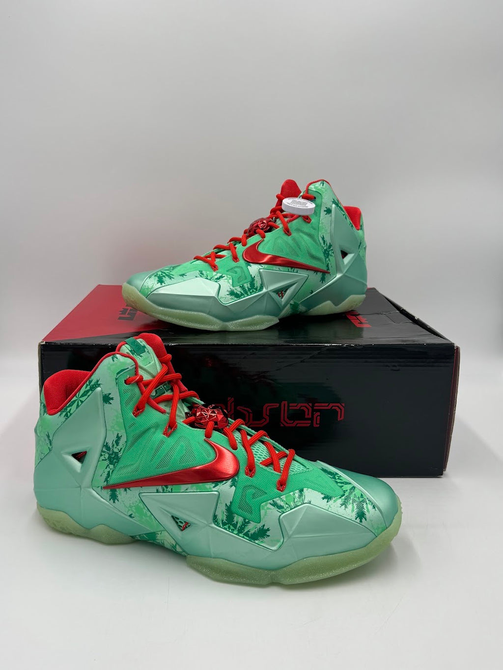 Nike LeBron 11 Christmas