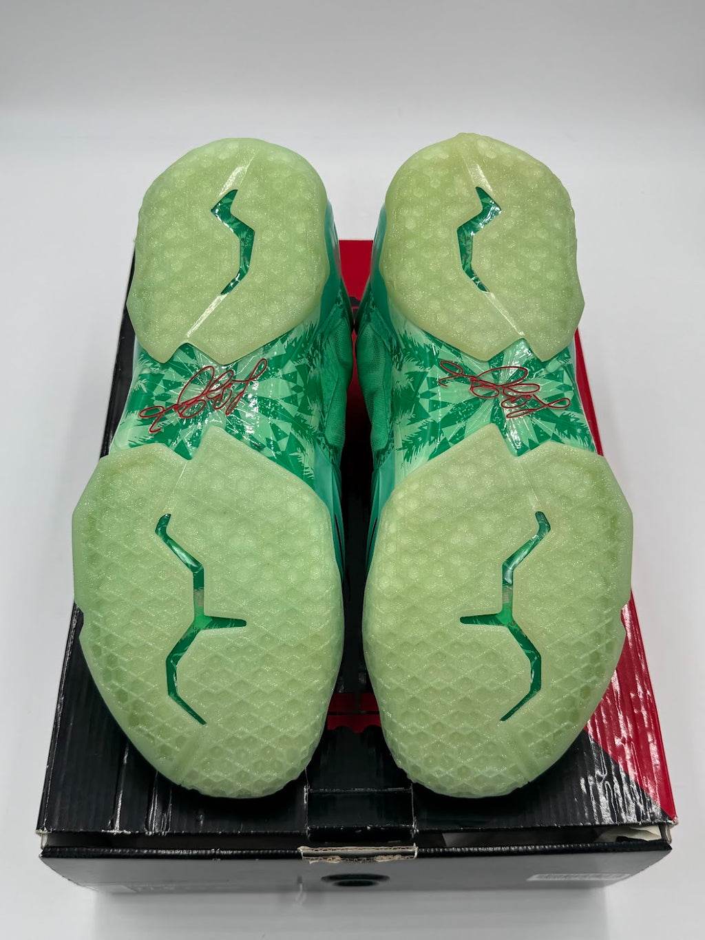 Nike LeBron 11 Christmas