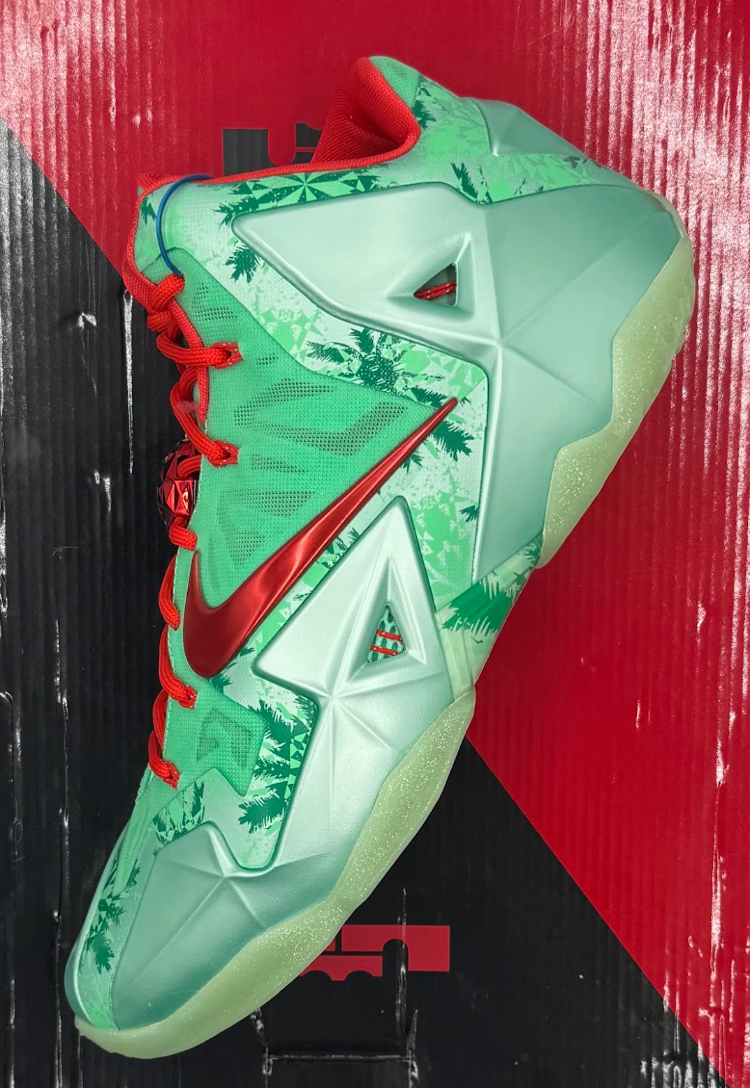 Nike LeBron 11 Christmas