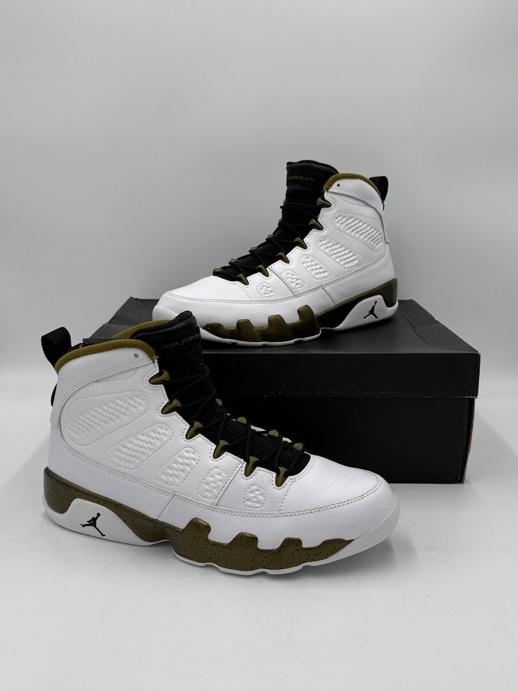 Jordan 9 Retro Statue (2015)