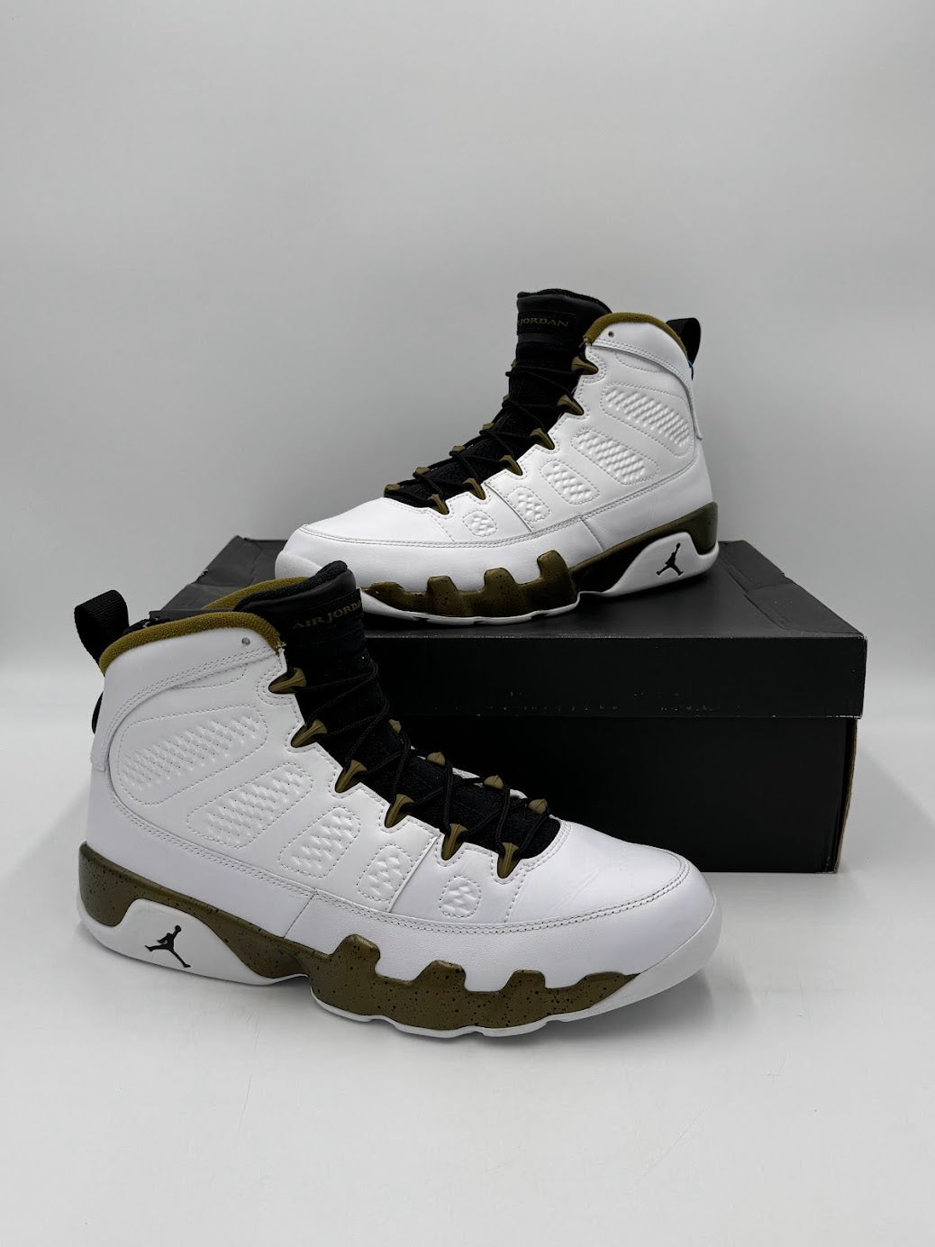 Jordan 9 Retro Statue (2015)