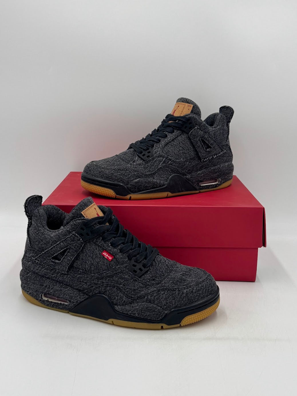Jordan 4 Retro Levi's Black (Levi's Tag)