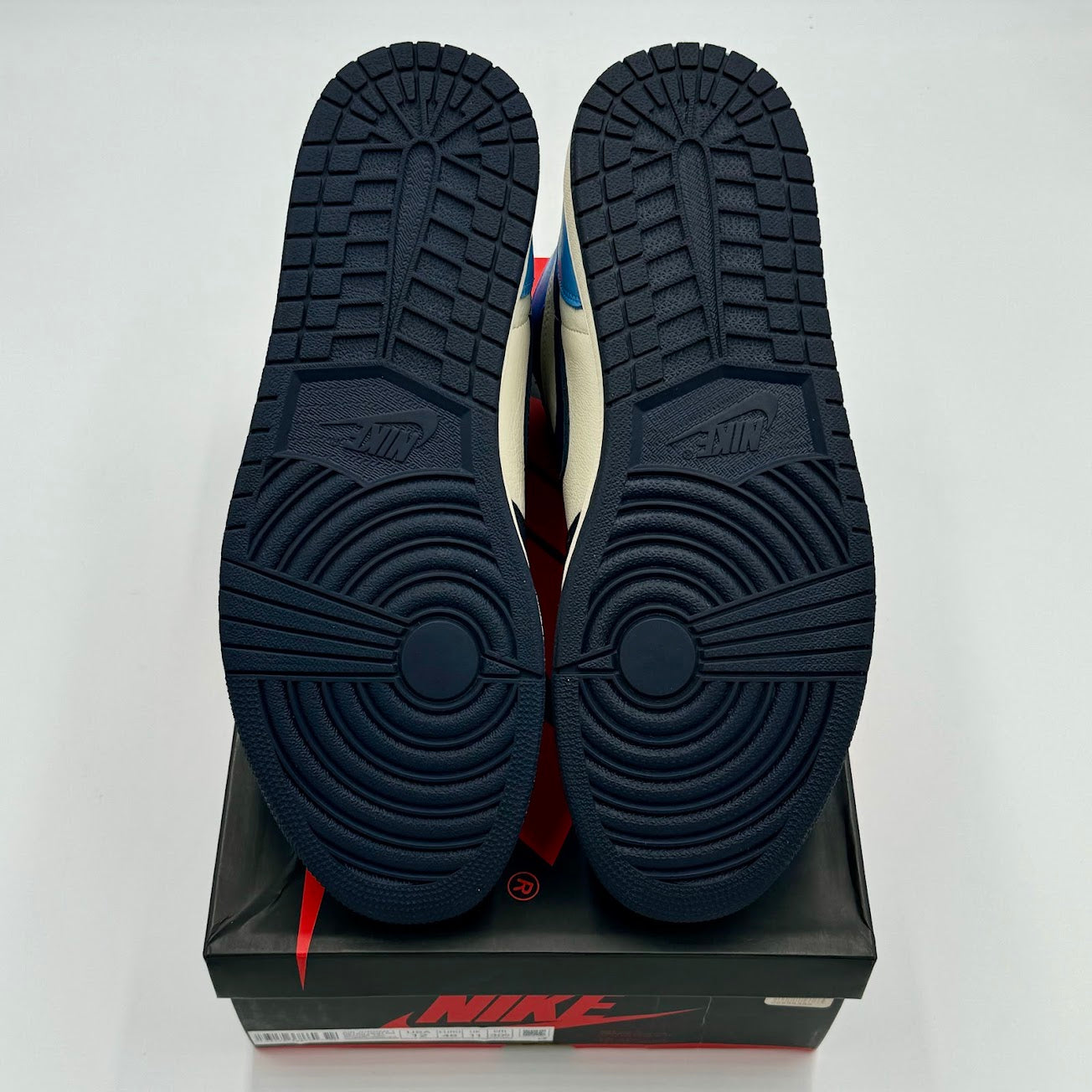 Jordan 1 Retro Obsidian